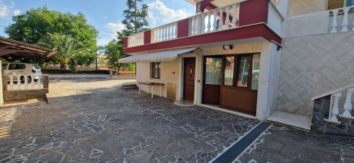 Villa Bifamiliare, In Ottimo Stato, Poco Distante,  Ampio Piazzale.